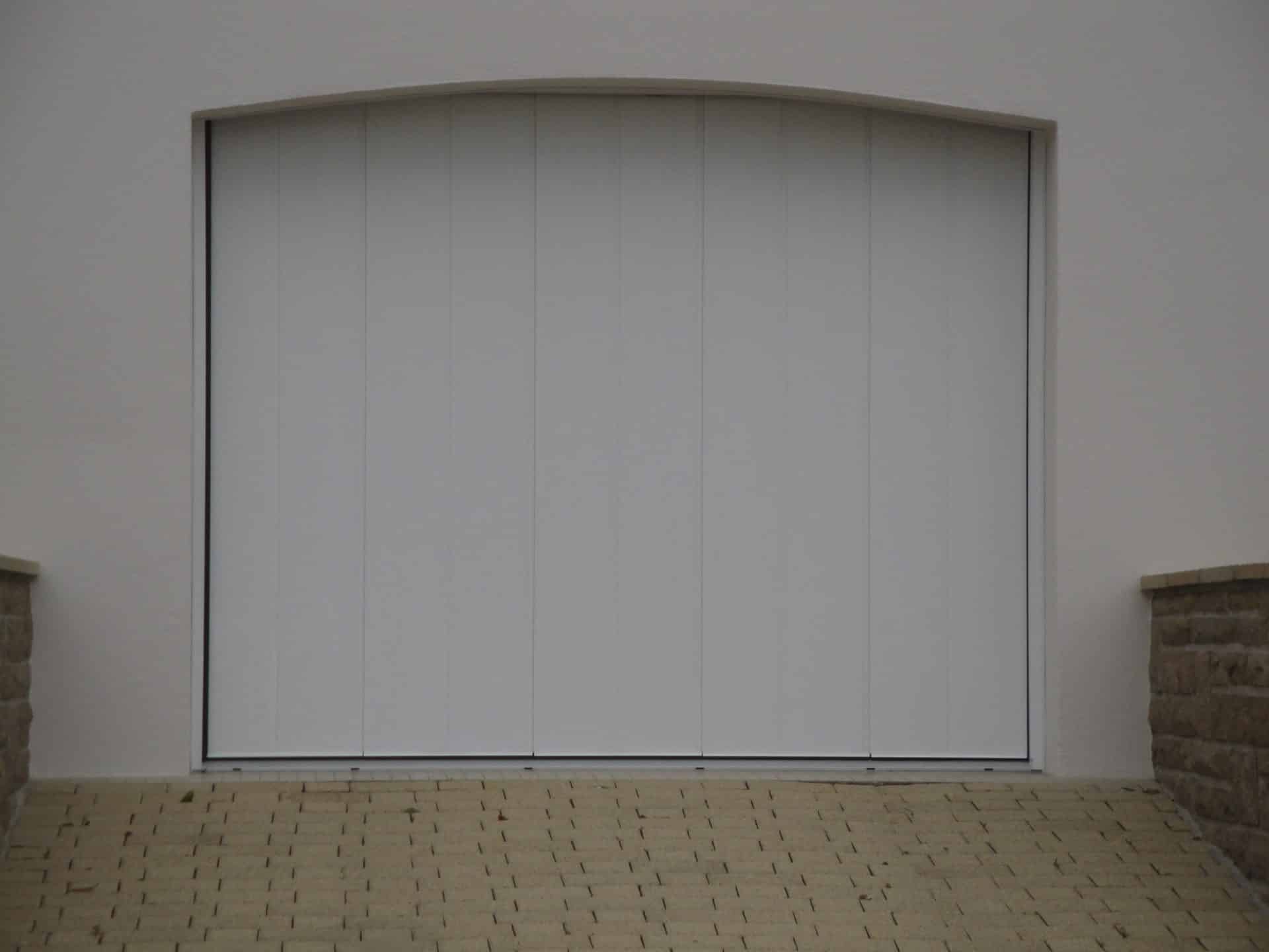 Porte de garage latérale sectionnelle électrique Quimper